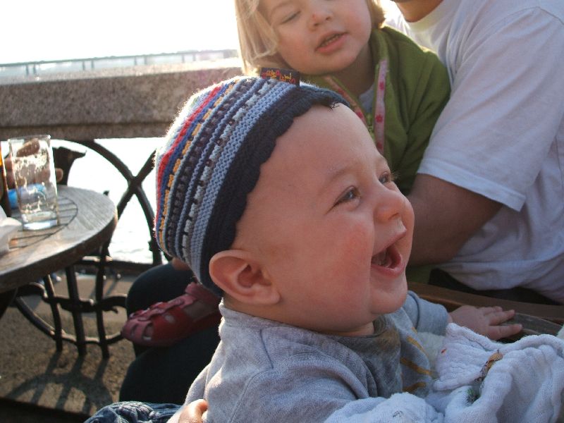 Oskar Vogel mit Strickmtze. Foto: Paul Morf Gronert